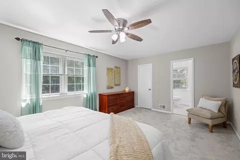 8070 Sleepy View Ln, Springfield, VA 22153 photo 16