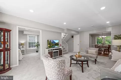 8070 Sleepy View Ln, Springfield, VA 22153 photo 6
