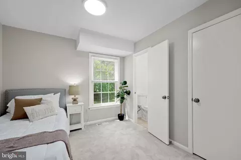 8070 Sleepy View Ln, Springfield, VA 22153 photo 12