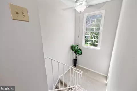 8070 Sleepy View Ln, Springfield, VA 22153 photo 15