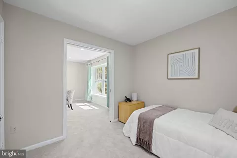 8070 Sleepy View Ln, Springfield, VA 22153 photo 13