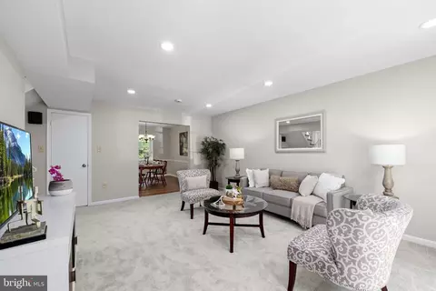 8070 Sleepy View Ln, Springfield, VA 22153 photo 5