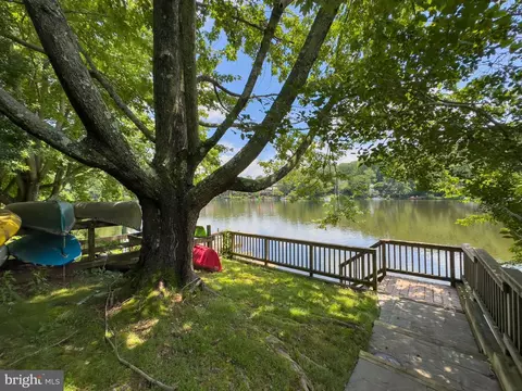 Exterior - 2151 Cabots Point Ln, Reston, VA 20191 photo 9 of 11