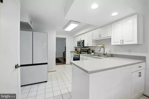 Kitchen - 2151 Cabots Point Ln, Reston, VA 20191 photo 4 of 4