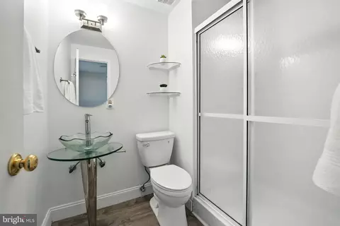 Bath - 2151 Cabots Point Ln, Reston, VA 20191 photo 4 of 4