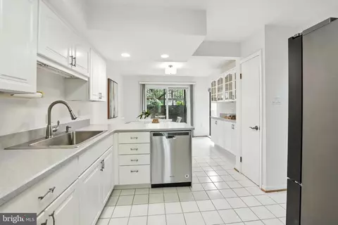 Kitchen - 2151 Cabots Point Ln, Reston, VA 20191 photo 1 of 4