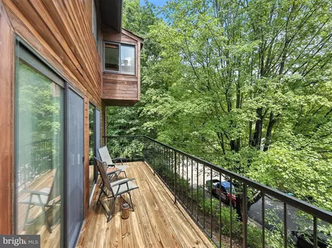 Exterior - 2151 Cabots Point Ln, Reston, VA 20191 photo 4 of 11
