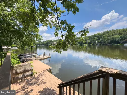View/Area - 2151 Cabots Point Ln, Reston, VA 20191 photo 2 of 4