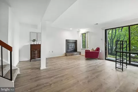 Living - 2151 Cabots Point Ln, Reston, VA 20191 photo 5 of 6