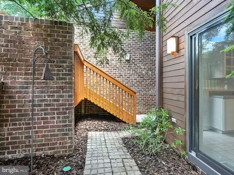 Exterior - 2151 Cabots Point Ln, Reston, VA 20191 photo 3 of 11