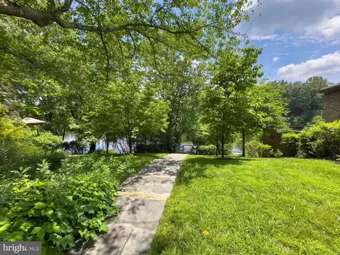 Exterior - 2151 Cabots Point Ln, Reston, VA 20191 photo 10 of 11