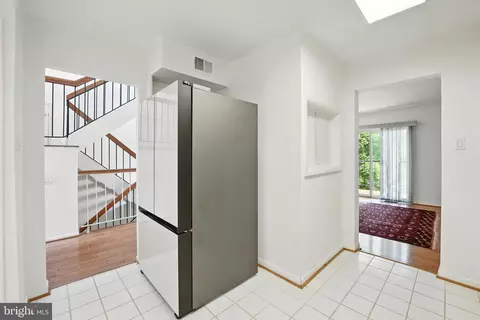 Entry Way - 2151 Cabots Point Ln, Reston, VA 20191 photo 4 of 7