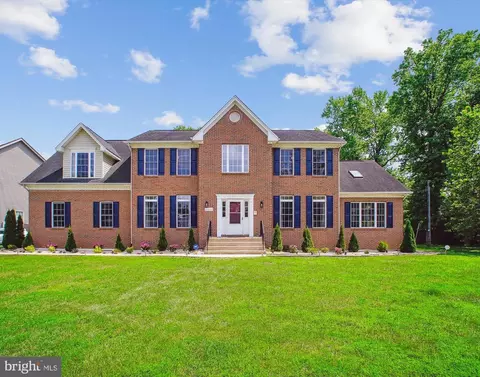 2907 Dumas St, Alexandria, VA 22306