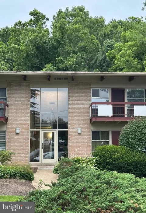 4227 Americana Dr #204, Annandale, VA 22003