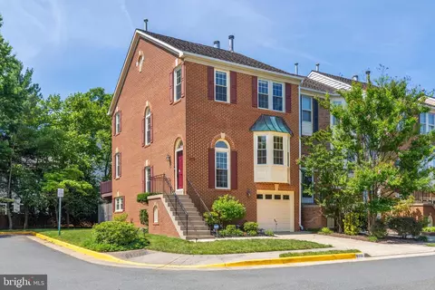 8001 Gina Pl, Vienna, VA 22182