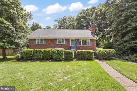 7131 Murray Ln, Annandale, VA 22003