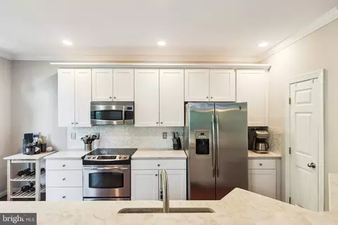 Kitchen - 6706 Debra Lu Way, Springfield, VA 22150 photo 2 of 5