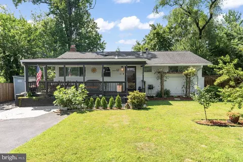 4511 Apple Tree Dr, Alexandria, VA 22310