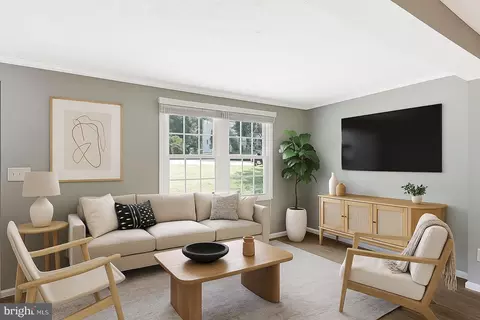 1668 Barnstead Dr, Reston, VA 20194 photo 2