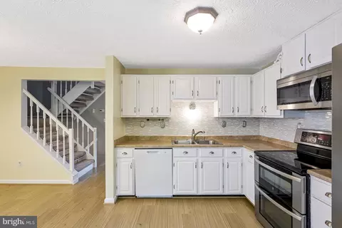1668 Barnstead Dr, Reston, VA 20194 photo 12