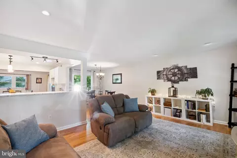 8819 Arley Dr, Springfield, VA 22153 photo 9