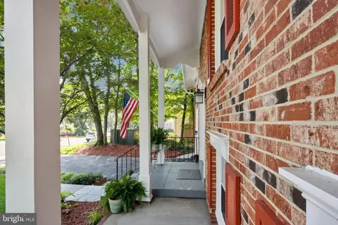 8819 Arley Dr, Springfield, VA 22153 photo 5