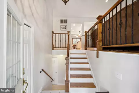 8819 Arley Dr, Springfield, VA 22153 photo 6