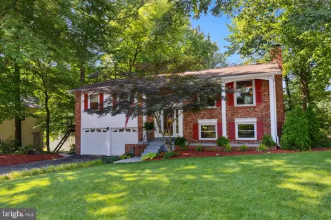 8819 Arley Dr, Springfield, VA 22153 photo 2