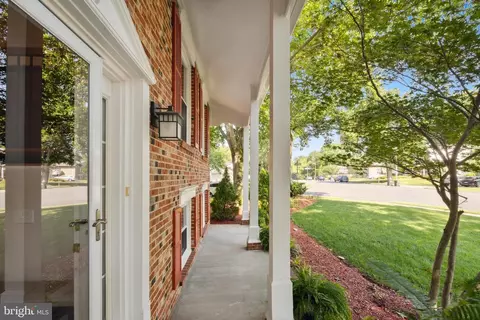 8819 Arley Dr, Springfield, VA 22153 photo 4