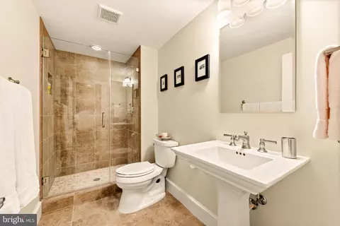Bath - 11909 Winstead Ln, Reston, VA 20194 photo 5 of 5