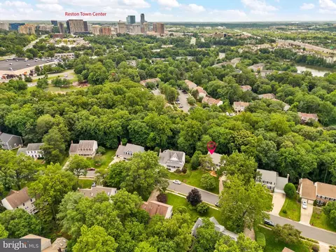 View/Area - 11909 Winstead Ln, Reston, VA 20194 photo 2 of 6