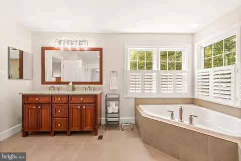 Bath - 11909 Winstead Ln, Reston, VA 20194 photo 2 of 5