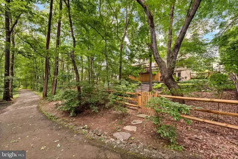 Exterior - 11909 Winstead Ln, Reston, VA 20194 photo 6 of 10