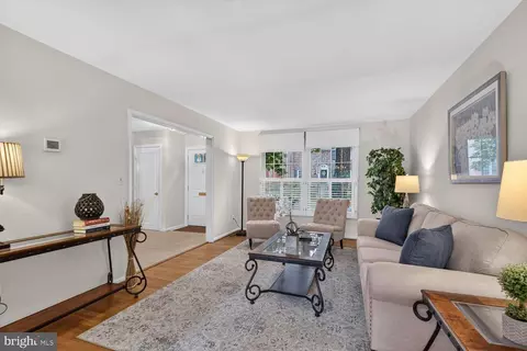 Living - 5922 Queenston St, Springfield, VA 22152 photo 2 of 2