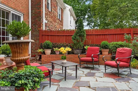 Exterior - 5922 Queenston St, Springfield, VA 22152 photo 6 of 8
