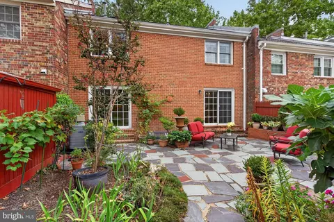 Exterior - 5922 Queenston St, Springfield, VA 22152 photo 5 of 8