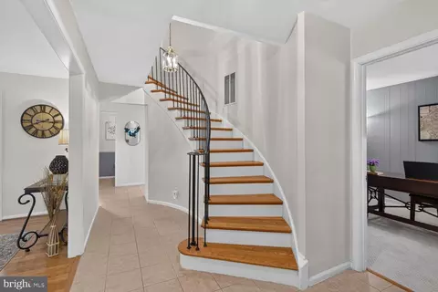 Entry Way - 5922 Queenston St, Springfield, VA 22152 photo 3 of 13