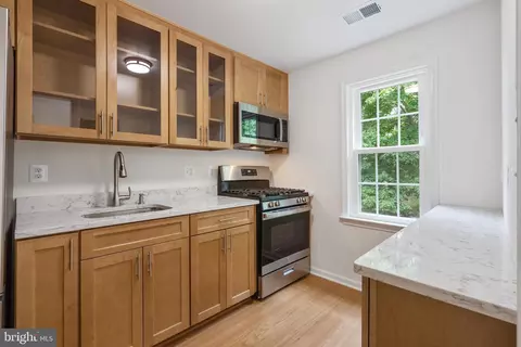 6727 W Wakefield Dr #B2, Alexandria, VA 22307