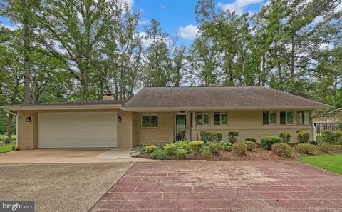 7400 Braddock Rd, Annandale, VA 22003