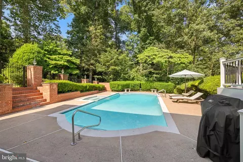 933 Woburn Ct, Mclean, VA 22102 photo 2