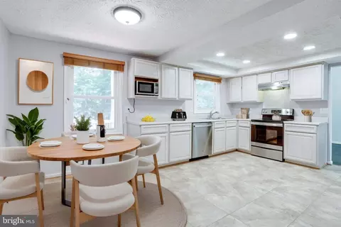 7211 Adrienne Glen Ave, Springfield, VA 22152 photo 6