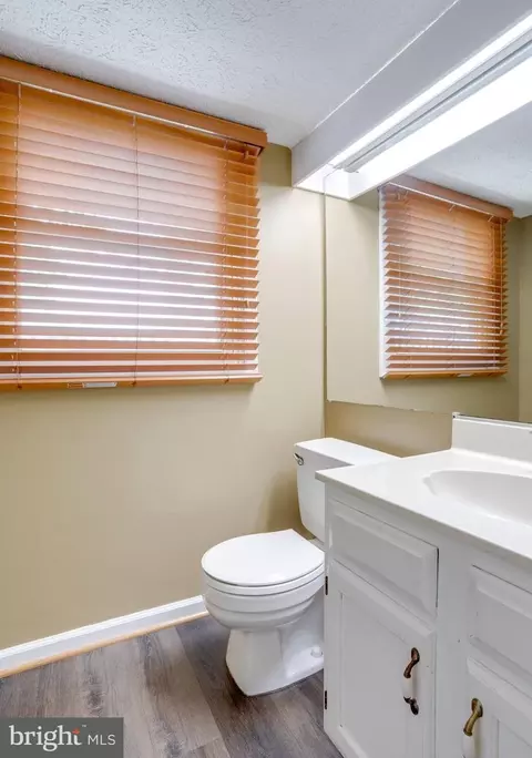 7211 Adrienne Glen Ave, Springfield, VA 22152 photo 27