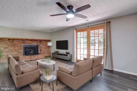7211 Adrienne Glen Ave, Springfield, VA 22152 photo 5