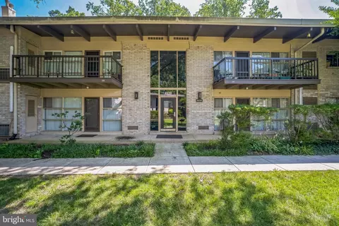 4939 Americana Dr #106, Annandale, VA 22003
