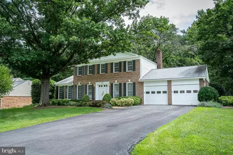 1197 Winter Hunt Rd, Mclean, VA 22102 photo 2
