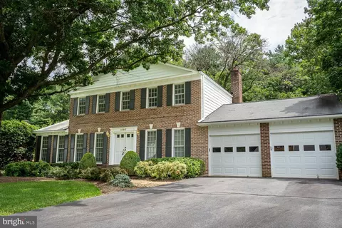 1197 Winter Hunt Rd, Mclean, VA 22102 photo 3