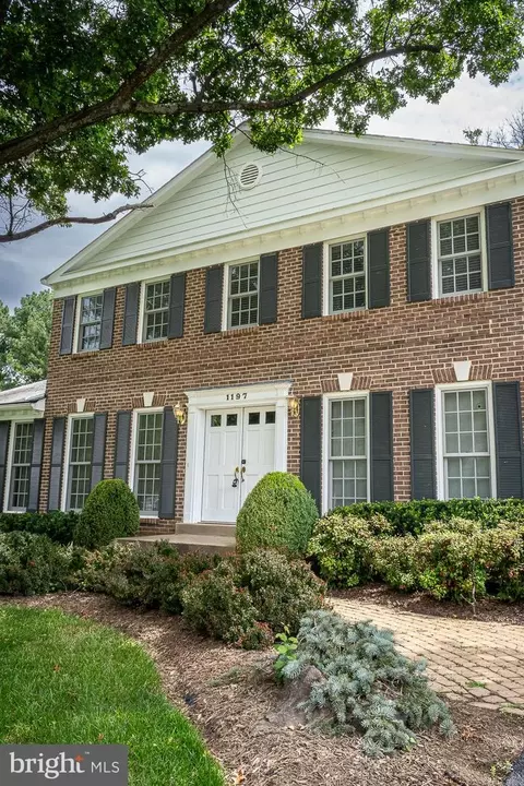 1197 Winter Hunt Rd, Mclean, VA 22102 photo 4