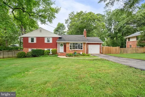 8908 Vernon View Dr, Alexandria, VA 22308