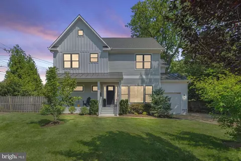 123 Hickory Cir SW, Vienna, VA 22180