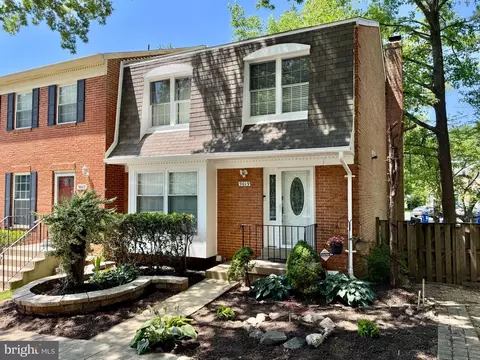 9019 Fox Grape Ln, Springfield, VA 22152 photo 2